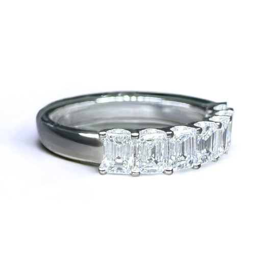 18K白金方形鑽石半環戒指