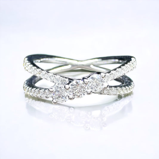 18K白金交叉疊環設計鑽石戒指