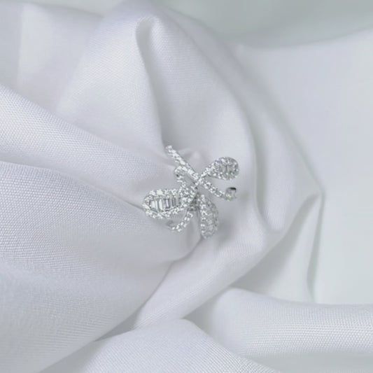 18K白金花卉設計鑽石戒指
