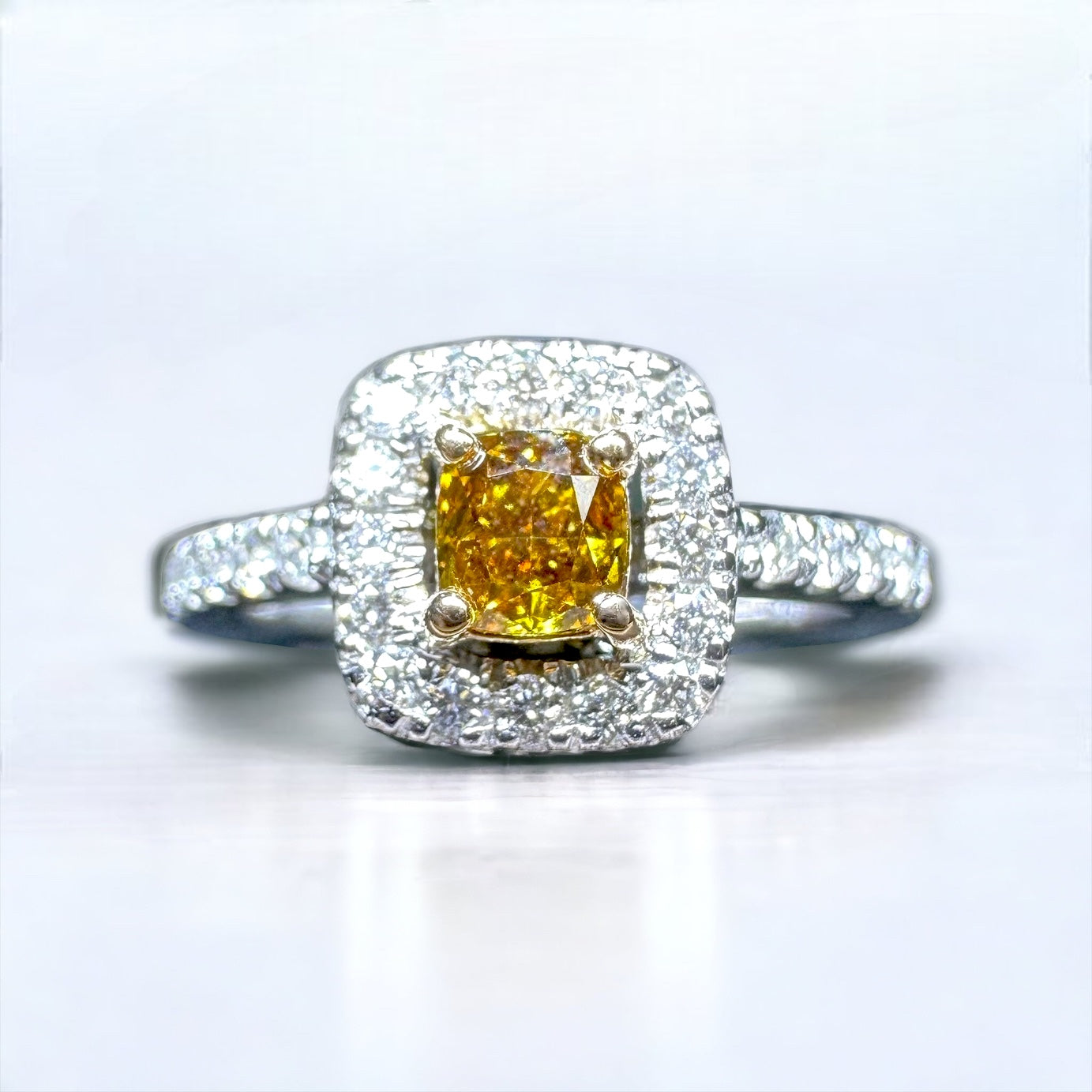 18K 白金黃鑽圍石方石戒指 – IMPERIAL JEWELRY 帝廷珠寶